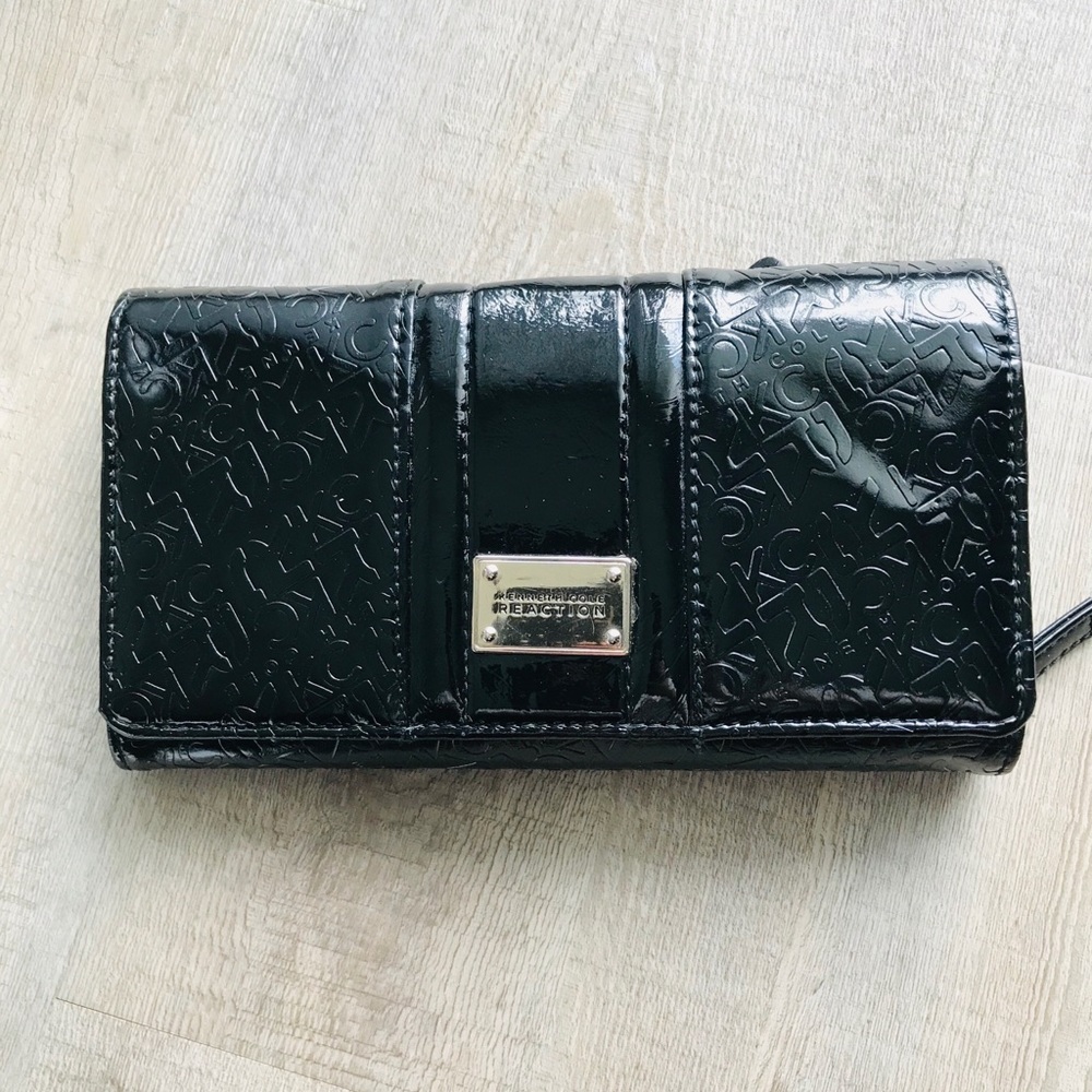 Kenneth Cole Reaction Wallet - Picture 2 of 5